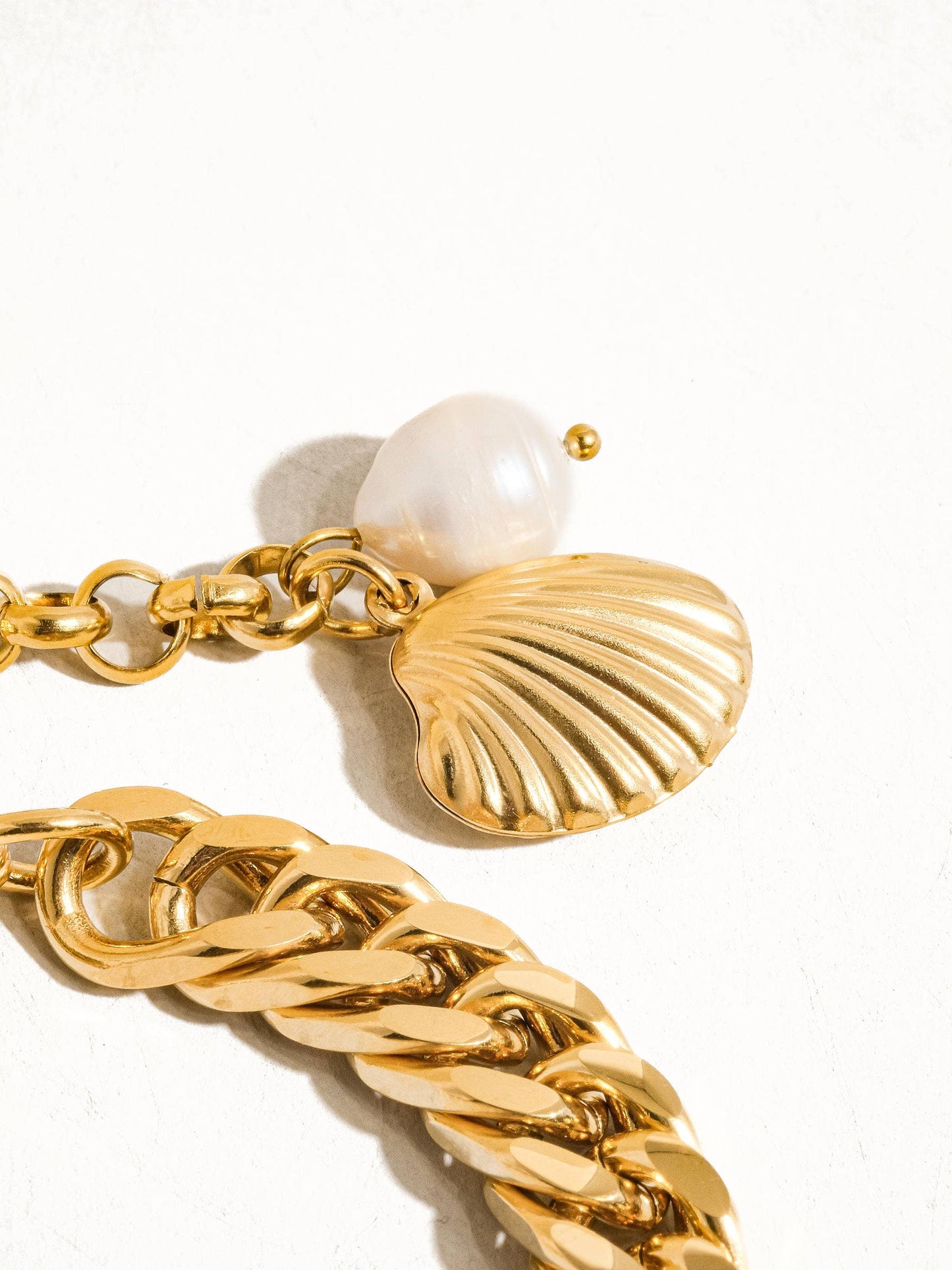 Tossa Shell Pearl Chain Bracelet