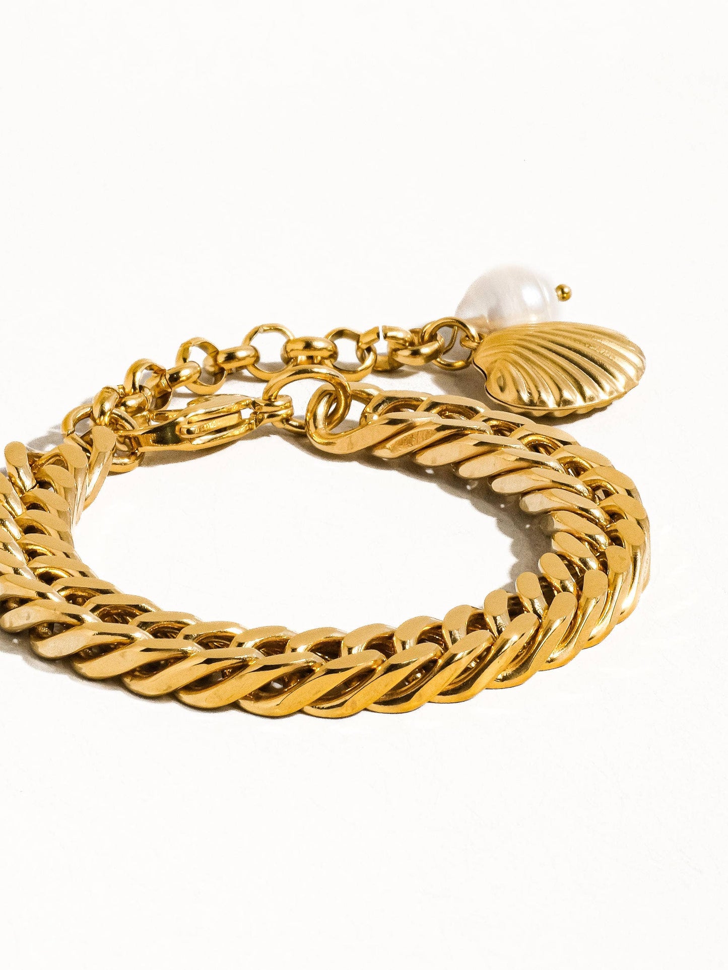 Tossa Shell Pearl Chain Bracelet